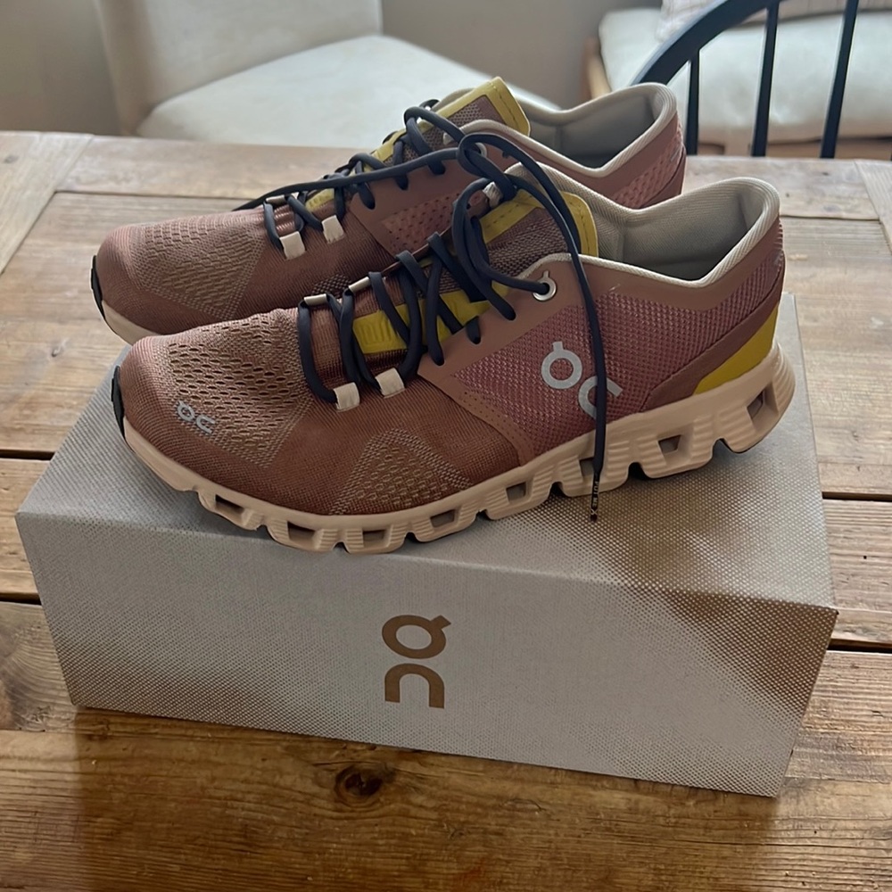 NWT On Cloud X shoes size 8.5